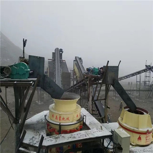 磊蒙全套中交路橋大循高速路麵料加工料（liào）場順利投產